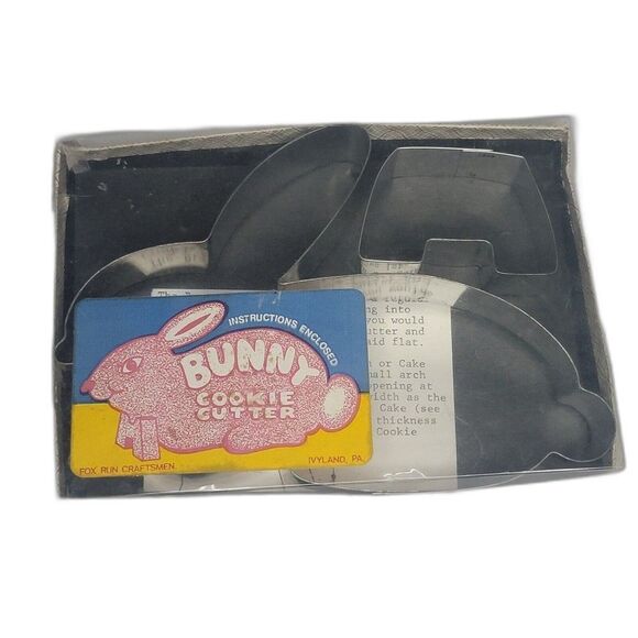 Vintage Fox Run Metal Bunny Cookie Cutter & Stand Original Box Made in USA GUC - Picture 1 of 9